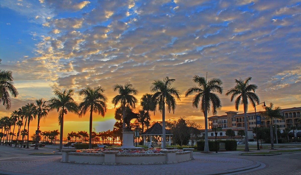 plam trees and fountain in downtown fort pierce