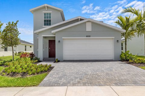 exterior of Brystol Lennar Model Home