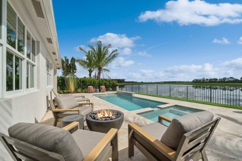 Four Seasons model home pool