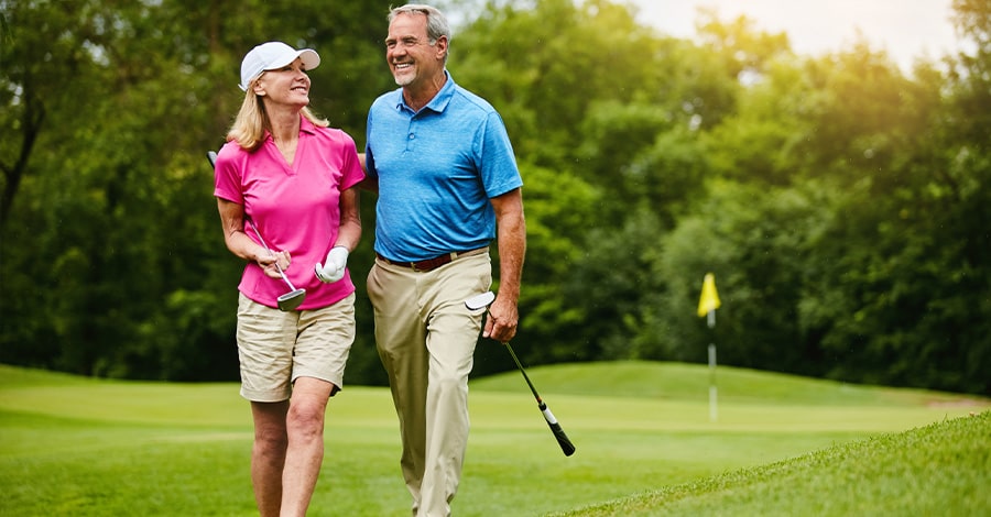 Golf CLub Lifestyle couple on the green