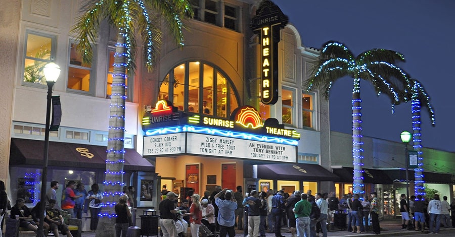 Fort Pierce Sunrise Theatre at night