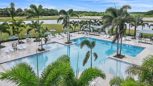 four-seasons-amenity-center-resort-style-pool 