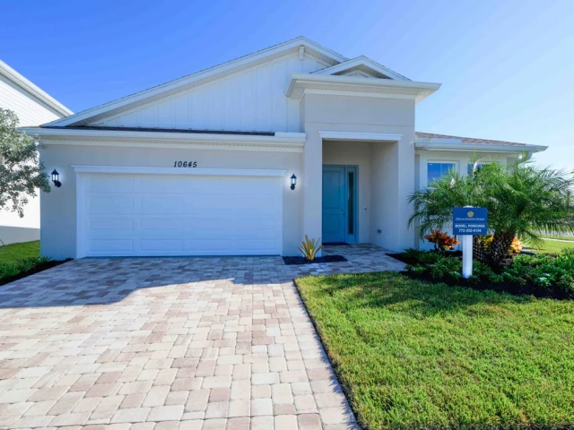 Dream Finders Poinciana Exterior